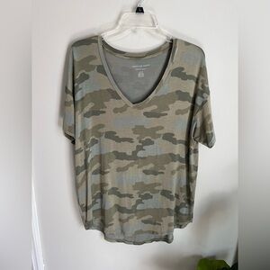 American Eagle V-Neck Camo Tee - Olive & Gray size medium